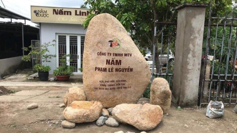 Phân tích bảng hiệu đá tự nhiên