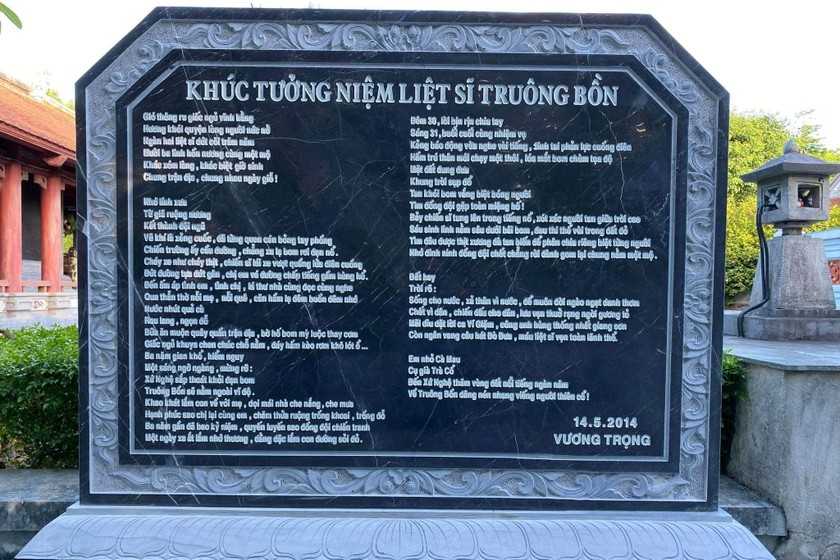 bia liệt sĩ đá nguyên khối